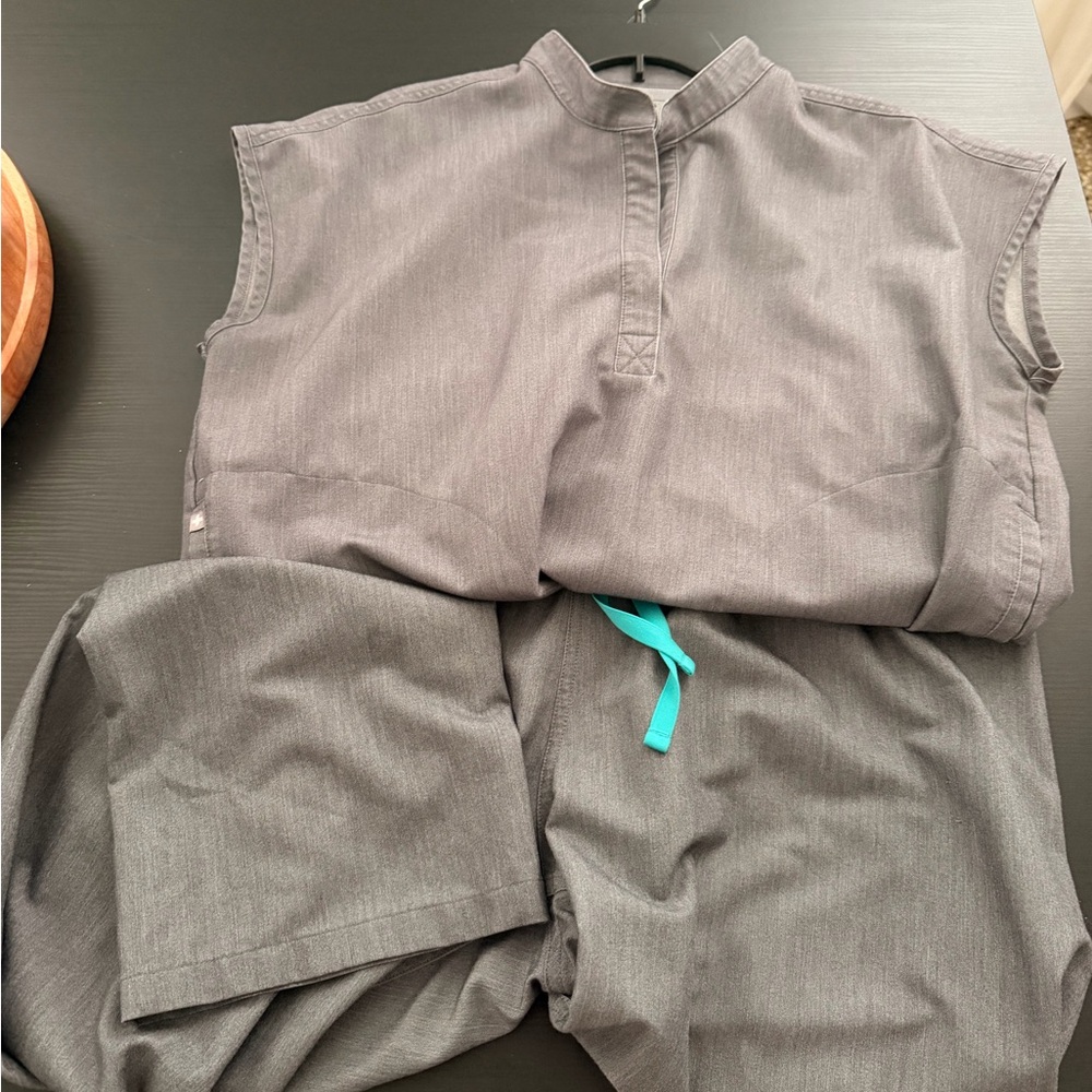 Figs Rafaella Top Size M Basic Scrub Pant L Grey